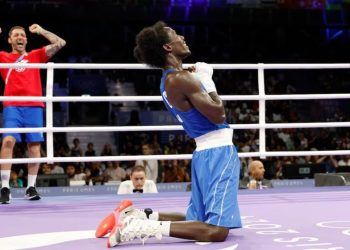 JO Paris 2024 -Boxe Une première médaille assurée pour le Cap-Vert Le Cap-Vert entre dans le cercle très fermé des pays africains ayant gagné au moins une médaille olympique. Le pays insulaire est assuré de décrocher une première médaille aux JO et David da Pina est l’auteur de cet exploit. Ce dernier s’est qualifié le vendredi 2 août 2024 pour les demi-finales en moins de 51kg et décrochera a minima le bronze.