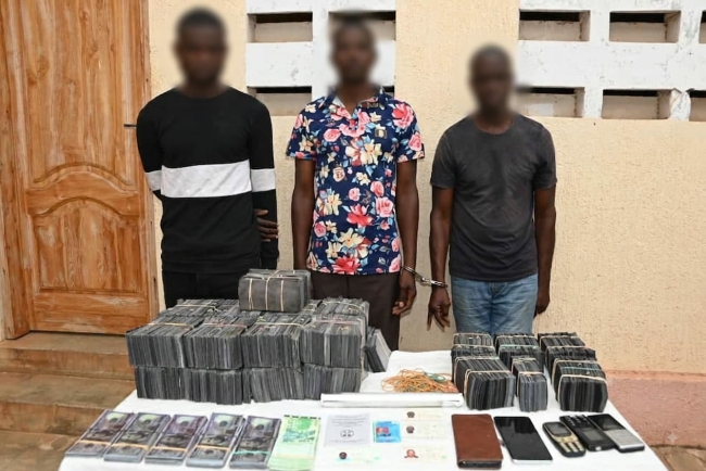 ESCROQUERIE ET FALSIFICATION DE BILLETS DE BANQUE : LA GENDARMERIE INTERPELLE TROIS INDIVIDUS À VAKPOSSITO