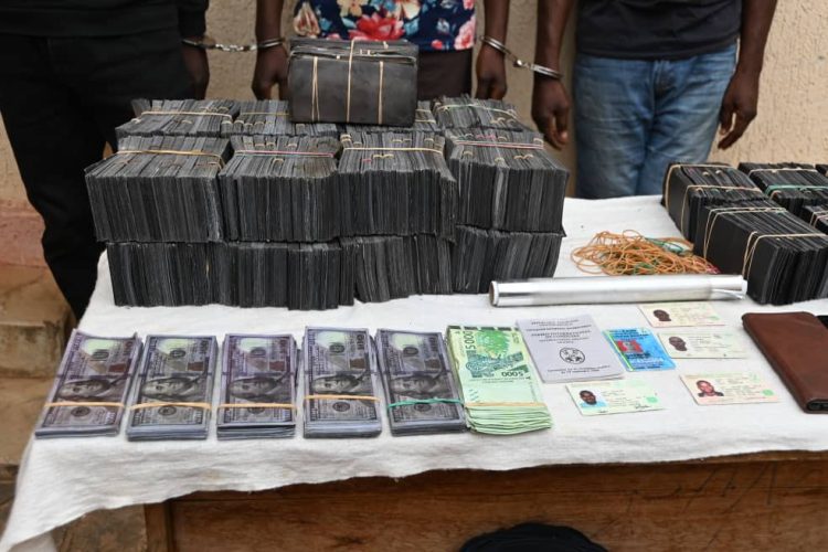 ESCROQUERIE ET FALSIFICATION DE BILLETS DE BANQUE : LA GENDARMERIE INTERPELLE TROIS INDIVIDUS À VAKPOSSITO