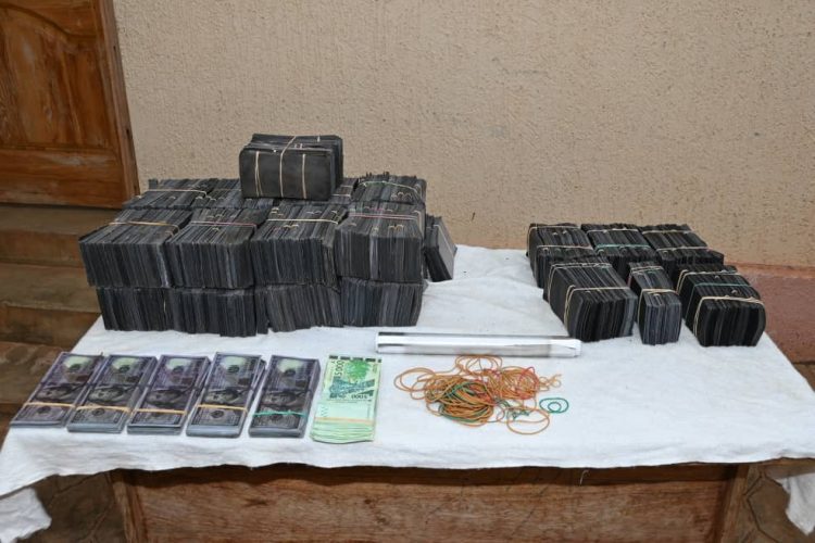 ESCROQUERIE ET FALSIFICATION DE BILLETS DE BANQUE : LA GENDARMERIE INTERPELLE TROIS INDIVIDUS À VAKPOSSITO